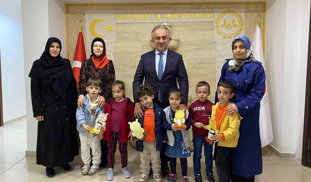 Bayburt'ta Kuran Kursu öğrencileri depremzede çocukları unutmadılar