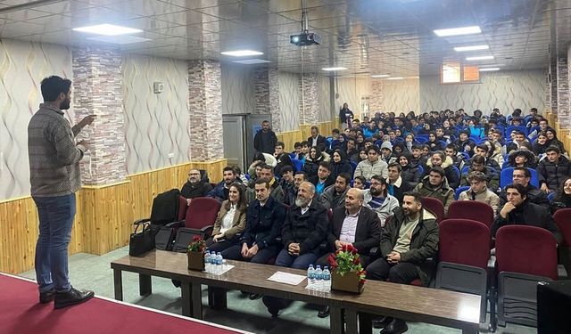 Bayburt'ta ‘Yapay Zeka ve Kimlik’ konulu bilim söyleşisi