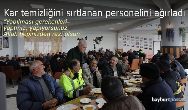 Başkan Mete Memiş, kar temizliğini sırtlanan personeline teşekkür etti