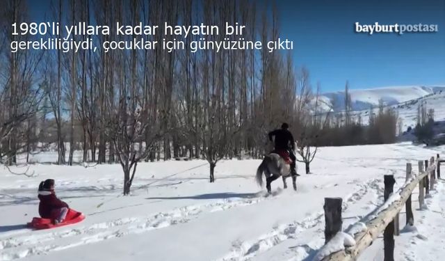 Atlı kızak ulaşım için olamasa da çocukları eğlendirmek için günyüzüne çıktı