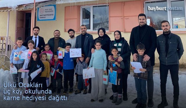 Bayburt Ülkü Ocakları üç köy okulunda karne hediyesi dağıttı