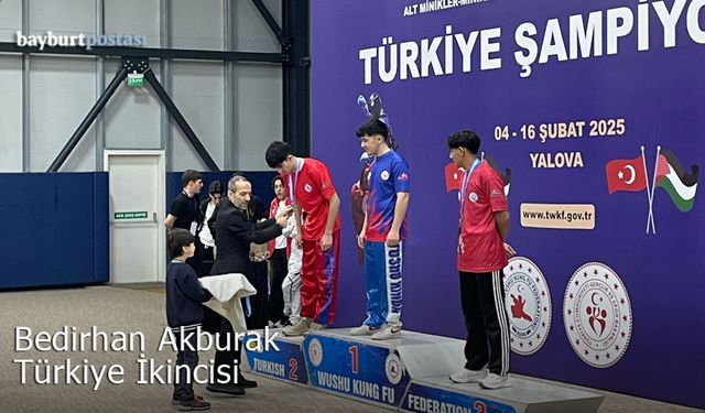 Bayburt Belediyesi Tuğra Boks'tan Bedirhan Akburak Türkiye İkincisi