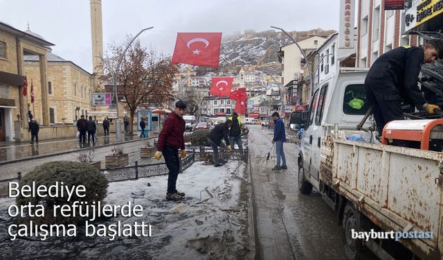 Bayburt Belediyesi orta refüjlerde çalışma başlattı