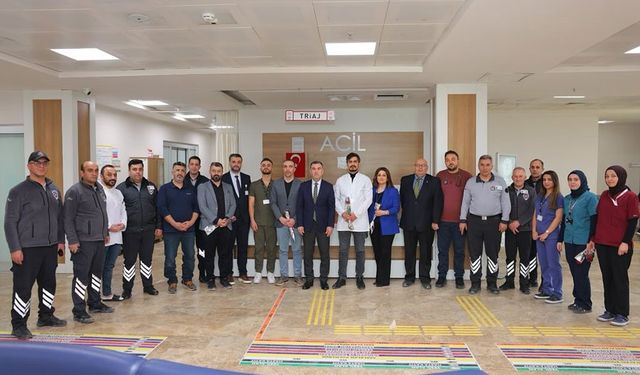 Vali Eldivan, Tıp Bayramında sağlık çalışanlarını ziyaret etti