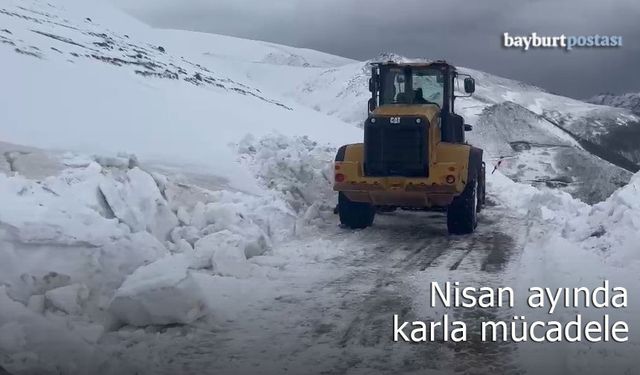 Bayburt'ta nisan ayında karla mücadele devam ediyor