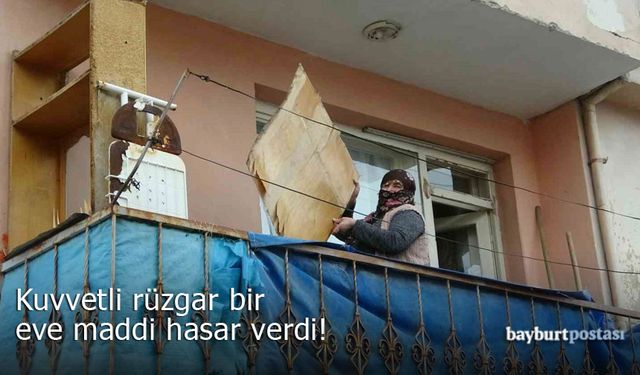 Bayburt'ta kuvvetli rüzgar bir eve maddi hasar verdi!