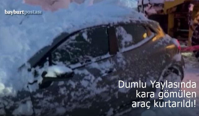 Bayburt'un Dumlu Yaylası'nda kara gömülen araç kurtarıldı!