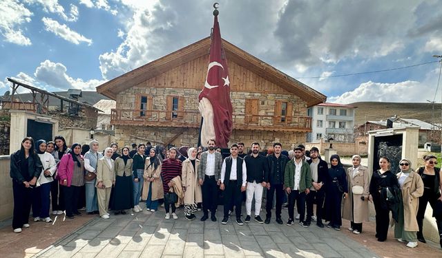 AK Parti Bayburt Gençlik Kollarından Şehitlik Ziyaretleri