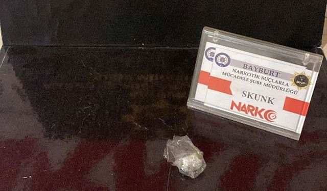 Bayburt'ta 2 kişiye skunk maddesinden işlem yapıldı