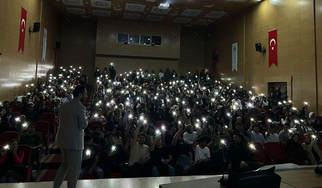 Bayburt Ülkü Ocaklarından "Ekran Bağımlılığı ile Mücadele" konferansı