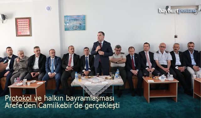 Bayburt halkı ve protokol Arefe gününden Camiikebir'de bayramlaştı