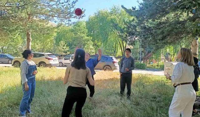 Bayburt'ta otizmli çocuklar piknikte buluştu