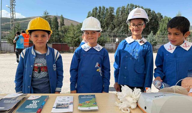 Bayburt'ta miniklere sağlıklı yaşam ve afet eğitimi