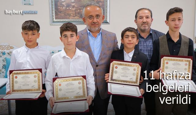 Bayburt Müftülüğünde 11 hafıza belgeleri verildi