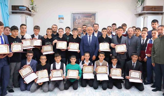 Bayburt'ta 55 öğrenci hafızlık belgesini aldı