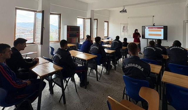 Bayburt Jandarmada "Kadına Yönelik Şiddetle Mücadele" Semineri
