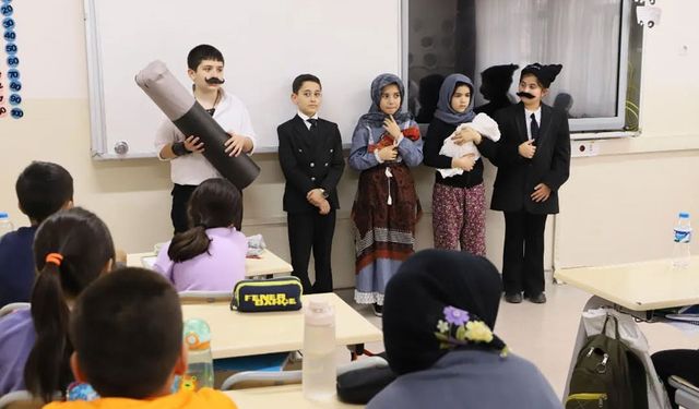 Bayburt Öğrenciler Kitap Sevgisini Performansla Sergiledi