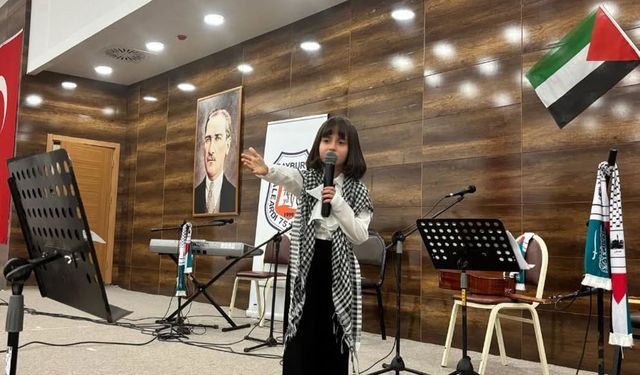 Bayburtlu Öğrencilerden Filistin İçin Dayanışma Konseri