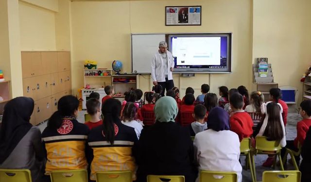 Demirözü’nde öğrencilere sağlık eğitimi