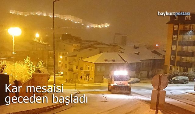 Bayburt’ta ekipler kar mesaisine geceden başladı