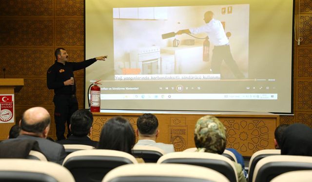 Bayburt Belediyesi İtfaiye Müdürlüğü’nden Valilik Personeline Yangın Eğitimi