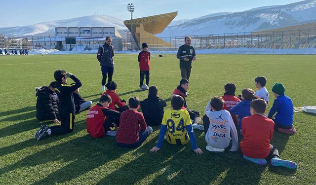 Bayburt’ta minik sporculara bilinçli teknoloji kullanımı anlatıldı
