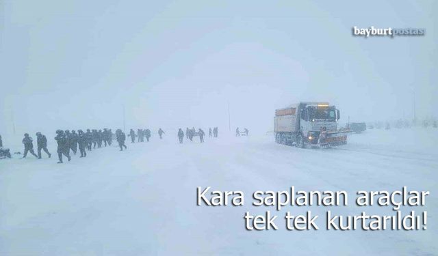 Bayburt’ta mahsur kalan sürücülerin imdadına ekipler yetişti!