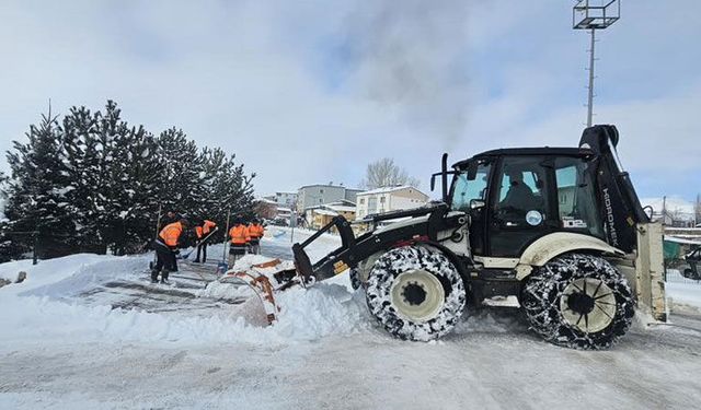 Aydıntepe’de karla mücadele çalışmaları aralıksız sürüyor