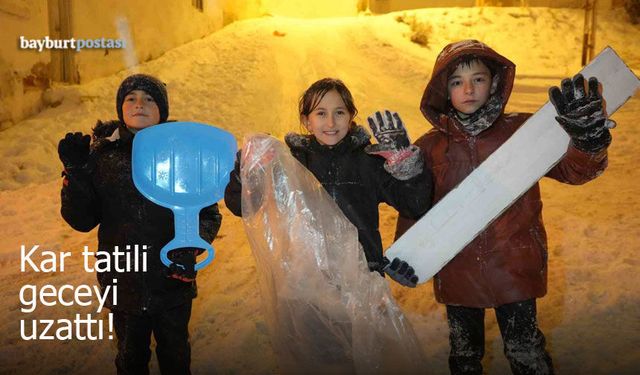 Bayburt'ta kar tatili geceyi uzattı!