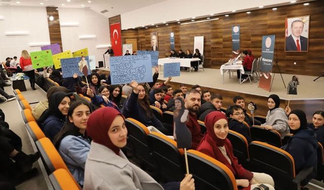 Bayburt’ta liseler arası "sosyal medya" münazarası
