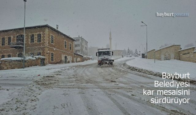 Bayburt Belediyesi kar mesaisini sürdürüyor