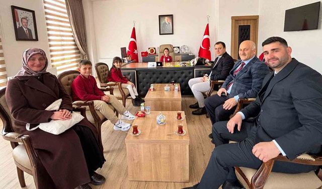 Aydıntepe’de kaymakamlık koltuğuna minik öğrenciler oturdu