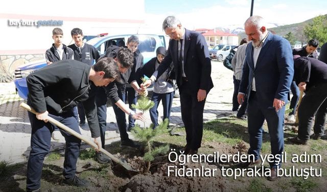 Bayburt’ta Öğrencilerden Yeşil Adım: Fidanlar Toprakla Buluştu