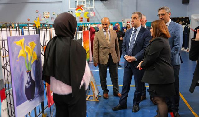 Bayburt’ta öğrencilerin yıl boyunca hazırladığı ürünler sergilendi
