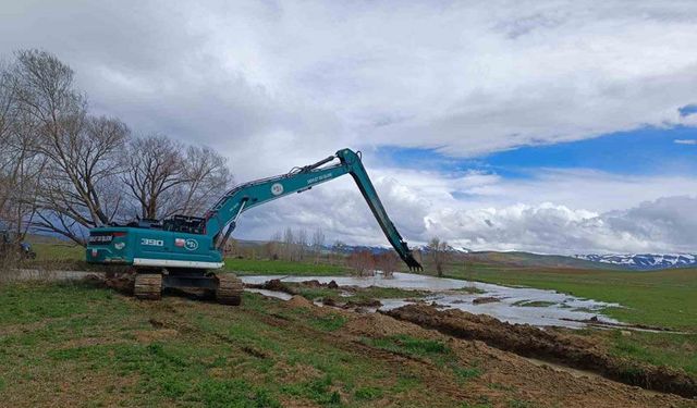 Bayburt’ta taşkın riskine karşı dere yatakları düzenleniyor