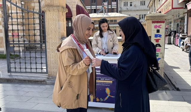 Bayburt İl Sağlık Müdürlüğü’nden Cumhuriyet Caddesi’nde Otizm Standı