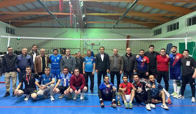 Aydıntepe’de Voleybol Turnuvası Şampiyonu Gençlik Spor