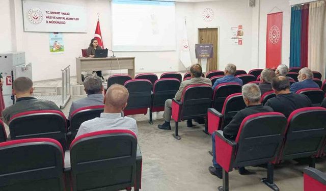 Bayburt’ta muhtarlara sosyal hizmetler anlatıldı