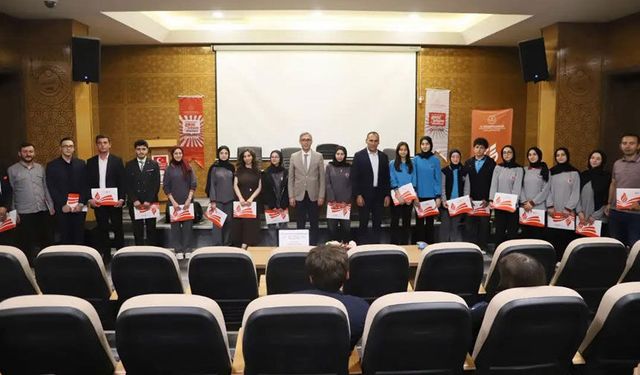 Geleceğin Hitabet Ustaları Bayburt’ta Yetişiyor: Rol Temelli Münazara Etkinliği