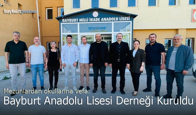 Bayburt Anadolu Lisesine Yıllar Sonra Gelen Vefa: Mezunlar Dernek Kurdu