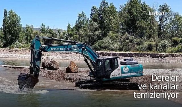 Bayburt'ta dereler ve kanallar temizleniyor