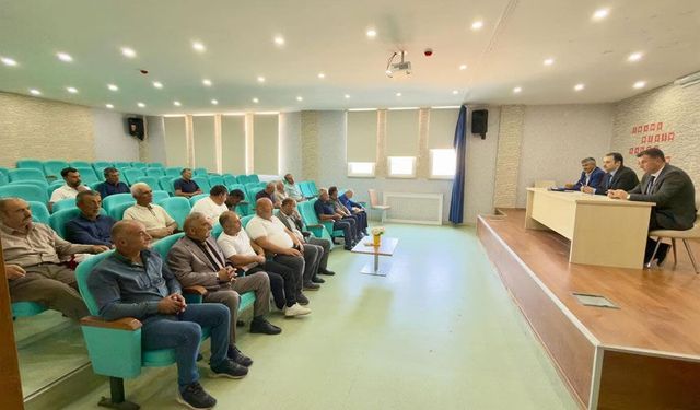 Demirözü’nün sorunları muhtarlarla istişare edildi