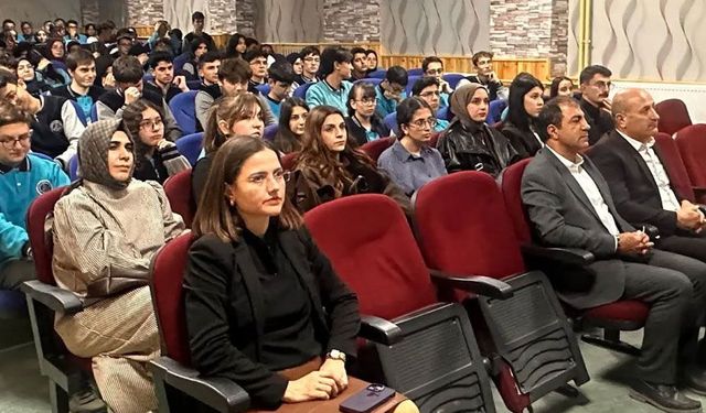 Erasmus Günleri’nde Bayburtlu Öğrencilere Avrupa Fırsatları Anlatıldı