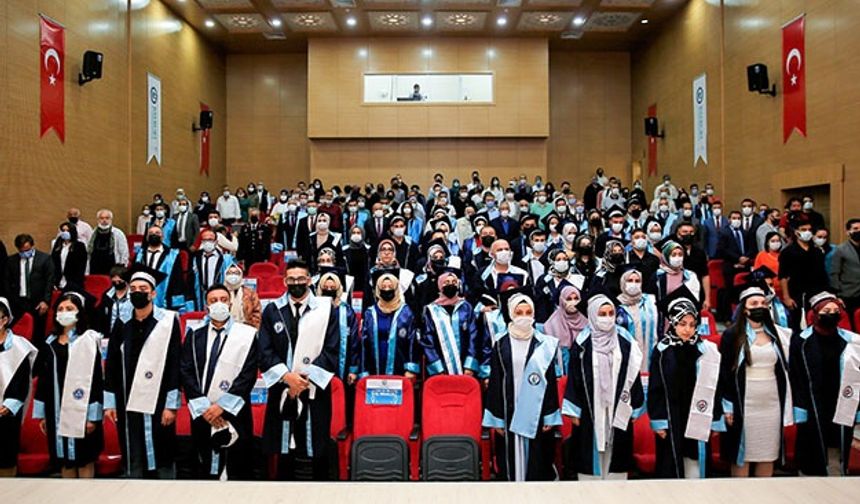 Bayburt Üniversitesi mezunlarını uğurladı