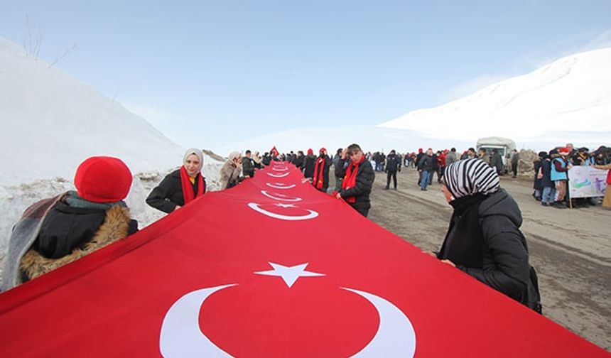 Bayburt, Kop Şehitleri'ne yürüdü