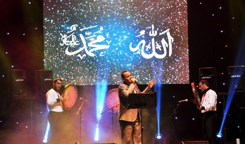 Şehit Osman Eğitim Bilim Kültür ve Sanat Derneği ve SER Organizasyon'un ortaklaşa düzenlediği ‘Muhabbet Geceleri’ adlı etkinlik Kapalı Spor Salonu'da gerçekleşti.