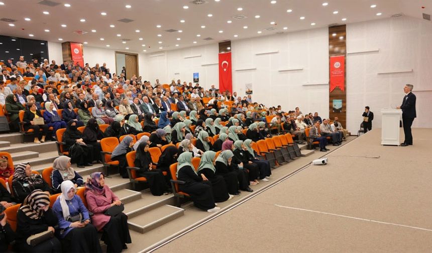 Bayburt'ta 'Peygamberimiz ve Şahsiyet İnşası' konferansı