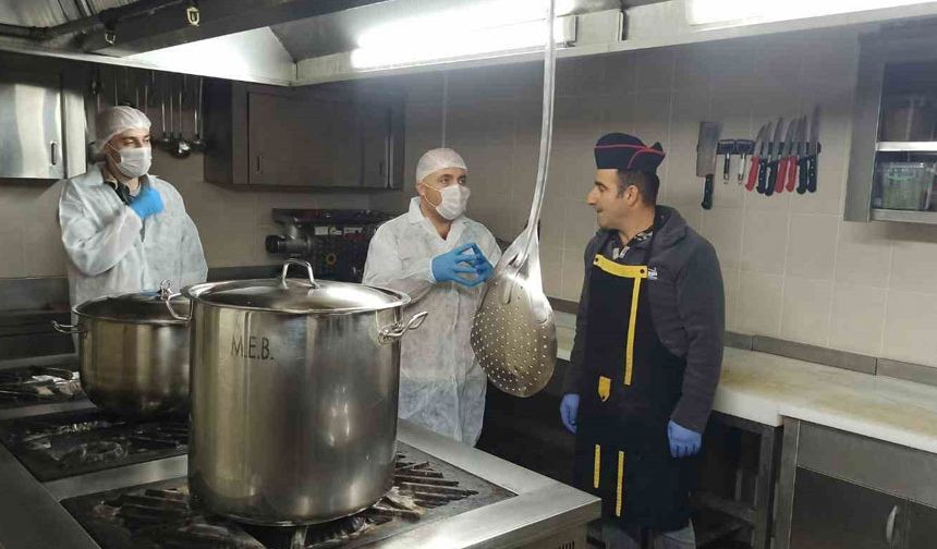 Bayburt’ta okul kantinleri ile yurt yemekhaneleri denetlendi