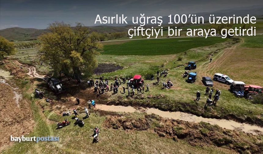 Bayburt'ta 4 kilometrelik su kanalı imece usulüyle temizlendi