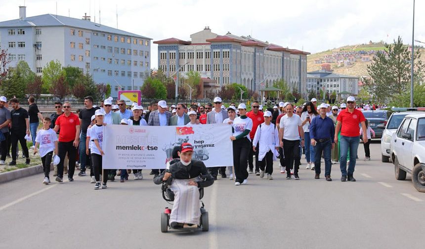 Bayburt’ta ‘Gençlik Yürüyüşü’ düzenlendi